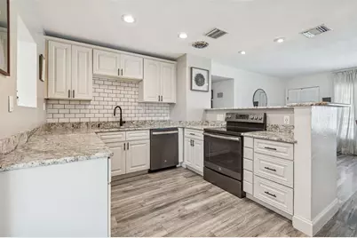 10224 N Oakleaf Avenue, Tampa, FL 33612 - Photo 20