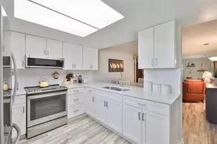 2009 Halmrock Pl, Sun City Center, FL 33573 - Photo 10