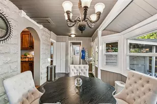 945 11th St N, Saint Petersburg, FL 33705 - Photo 16