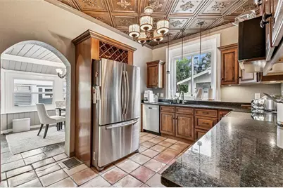 945 11th Street N, Saint Petersburg, FL 33705 - Photo 28