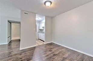 13403 Arbor Pointe Cir, Tampa, FL 33617 - Photo 12