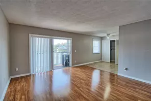 13760 Orange Sunset Dr, Tampa, FL 33618 - Photo 2