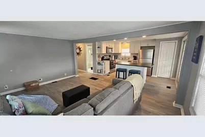 39053 Flora Avenue, Zephyrhills, FL 33542 - Photo 4