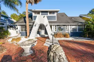 945 11th St N, Saint Petersburg, FL 33705 - Photo 2