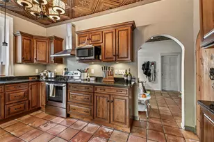 945 11th St N, Saint Petersburg, FL 33705 - Photo 12