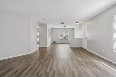 7402 E Bank Drive, Tampa, FL 33617 - Photo 8