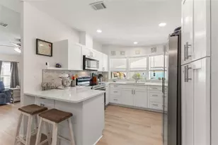 7106 Mt Essex Dr NE, Saint Petersburg, FL 33702 - Photo 8