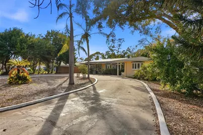 3515 Country Club Way S, Saint Petersburg, FL 33712 - Photo 2