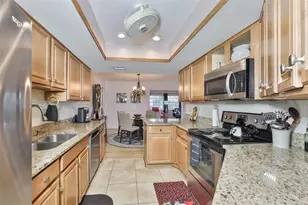 2001 Heathfield Cir, Sun City Center, FL 33573 - Photo 14