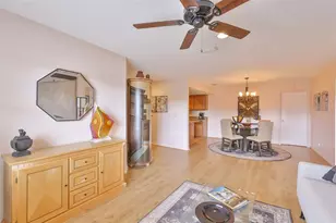 2001 Heathfield Cir, Sun City Center, FL 33573 - Photo 20