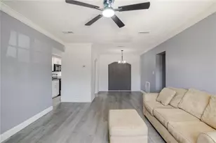 8725 N 52nd St, Tampa, FL 33617 - Photo 4