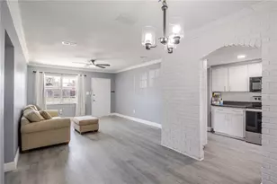 8725 N 52nd St, Tampa, FL 33617 - Photo 6