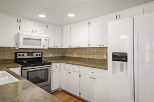 2209 Utopian Dr E, Clearwater, FL 33763 - Photo 10