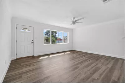 211 89th Avenue N, Saint Petersburg, FL 33702 - Photo 2