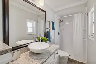 8402 Boxwood Dr, Tampa, FL 33615 - Photo 12