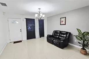 2301 E Colby Ln, Tampa, FL 33612 - Photo 4