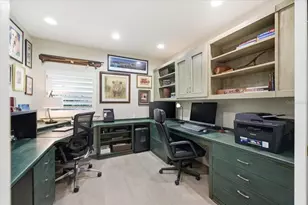 10705 Carrollwood Dr, Tampa, FL 33618 - Photo 46