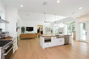 335 16th Ave NE, Saint Petersburg, FL 33704 - Photo 14