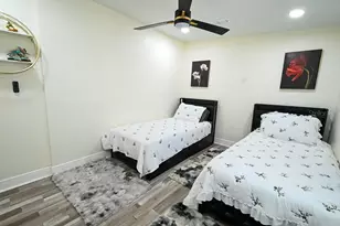 1826 Country Club Rd N, Saint Petersburg, FL 33710 - Photo 32