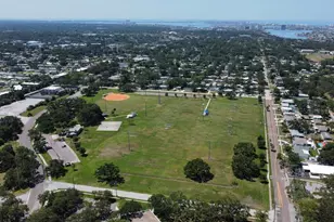 1826 Country Club Rd N, Saint Petersburg, FL 33710 - Photo 14