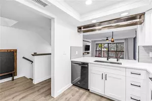 9613 Tara Cay Ct, Seminole, FL 33776 - Photo 8