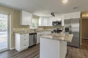 37329 Hannah Ln, Zephyrhills, FL 33542 - Photo 6