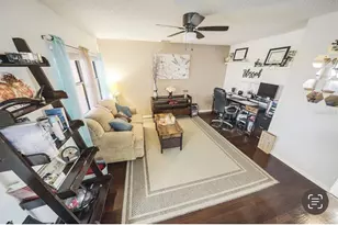 8140 Terrace Garden Dr N, Saint Petersburg, FL 33709 - Photo 4