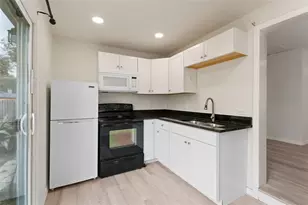 910 Jones St, Clearwater, FL 33755 - Photo 2