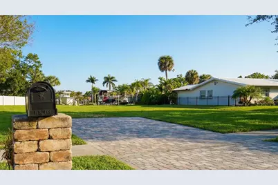 3904 Dana Shores Drive, Tampa, FL 33634 - Photo 8