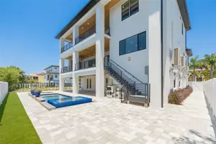 6012 Kipps Colony Dr E, Gulfport, FL 33707 - Photo 4