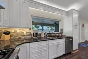 9901 Bay Dr, Gibsonton, FL 33534 - Photo 16