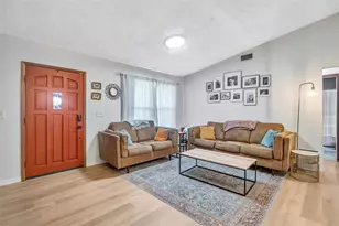 9642 Sunny Slope Ln, Wesley Chapel, FL 33545 - Photo 6