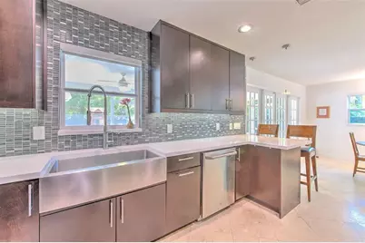 3208 W Hawthorne Road, Tampa, FL 33611 - Photo 10