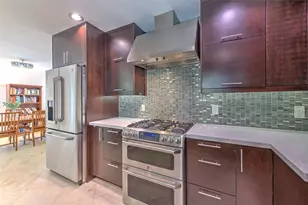 3208 W Hawthorne Rd, Tampa, FL 33611 - Photo 10