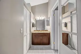 9465 Forest Hills Cir, Tampa, FL 33612 - Photo 30