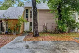 9465 Forest Hills Cir, Tampa, FL 33612 - Photo 4