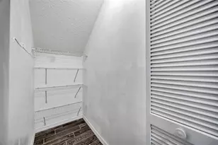 9465 Forest Hills Cir, Tampa, FL 33612 - Photo 32