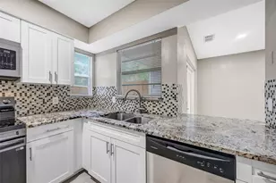 9465 Forest Hills Cir, Tampa, FL 33612 - Photo 14