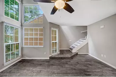 9465 Forest Hills Circle, Tampa, FL 33612 - Photo 10