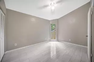 9465 Forest Hills Cir, Tampa, FL 33612 - Photo 46