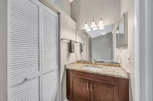 9465 Forest Hills Cir, Tampa, FL 33612 - Photo 32