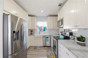 2415 16th St N, Saint Petersburg, FL 33704 - Photo 6