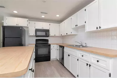 3305 56th Avenue N, Saint Petersburg, FL 33714 - Photo 12