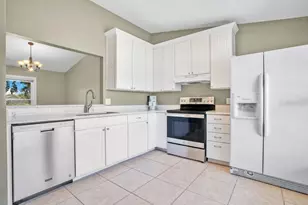 6704 Seafairer Dr, Tampa, FL 33615 - Photo 8