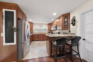 127 Oakwood Dr, Largo, FL 33770 - Photo 12