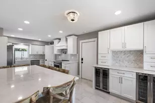 12468 Empire Dr, Seminole, FL 33772 - Photo 4