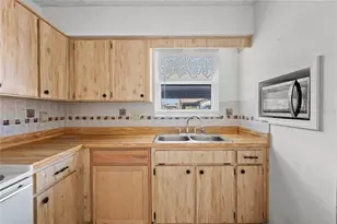 4520 Blossom Blvd, Zephyrhills, FL 33542 - Photo 16