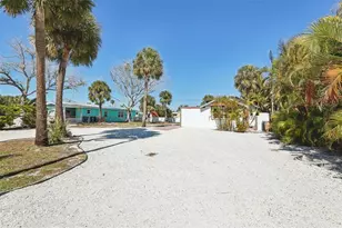 13135 4th St E, Madeira Beach, FL 33708 - Photo 30
