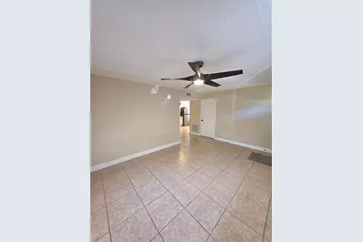 5733 66th Lane N, Saint Petersburg, FL 33709 - Photo 4