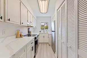 4480 Overlook Dr NE, Saint Petersburg, FL 33703 - Photo 4